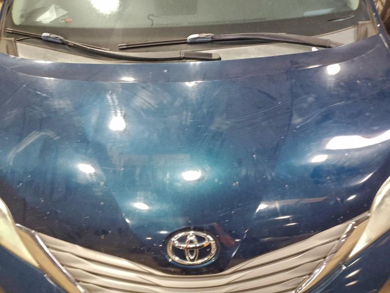 Photo 12 from auction – 2011 TOYOTA SIENNA XLE with VIN 5TDYK3DC3BS016938