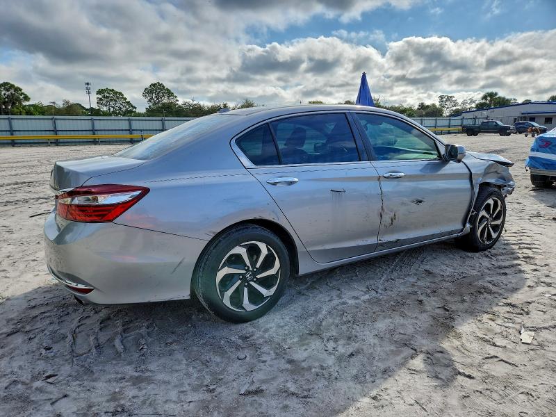 Photo 3 from auction – 2017 HONDA ACCORD with VIN 1HGCR2F01HA153886