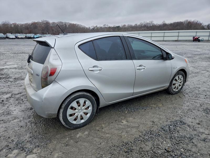 Photo 3 from auction – 2013 TOYOTA PRIUS C with VIN JTDKDTB38D1549130