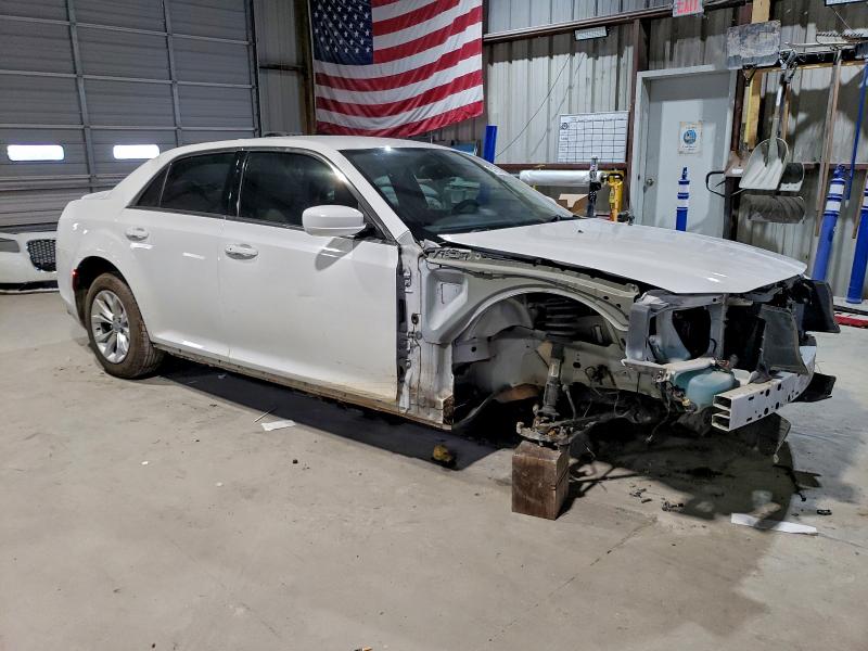 Photo 4 from auction – 2015 CHRYSLER 300 LIMITE with VIN 2C3CCAAG0FH841976