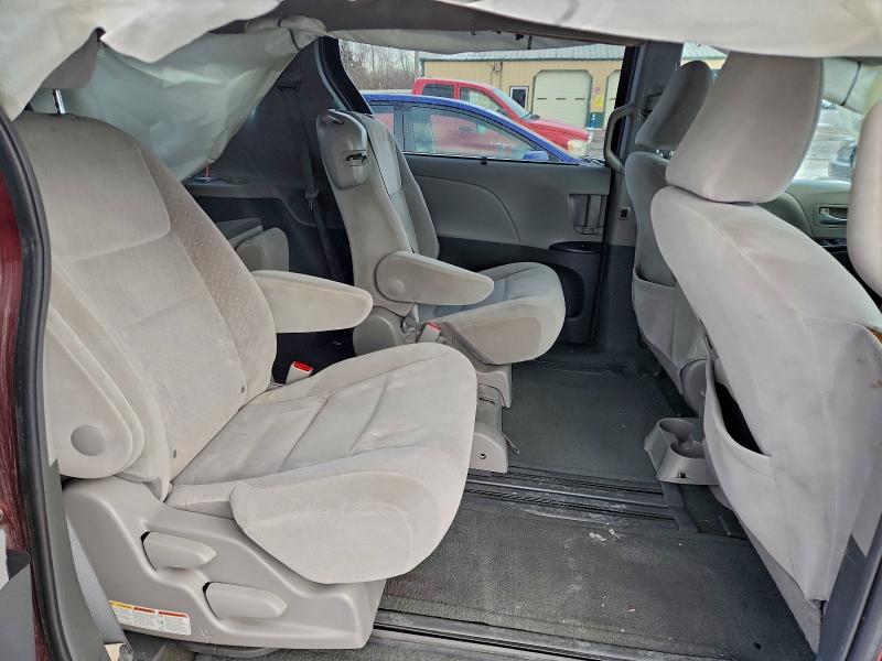 Photo 11 from auction – 2015 TOYOTA SIENNA LE with VIN 5TDKK3DC6FS599825