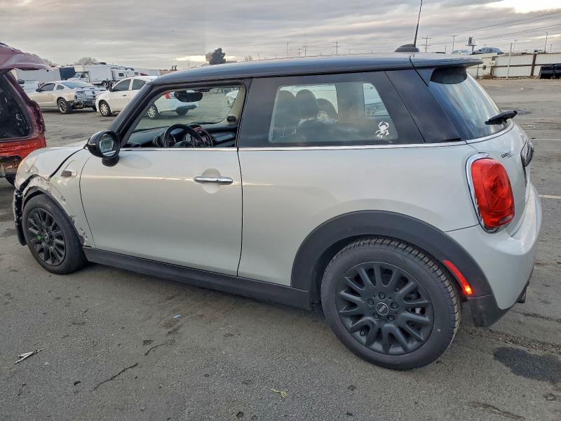 Photo 2 from auction – 2016 MINI COOPER with VIN WMWXP5C57G3B76180
