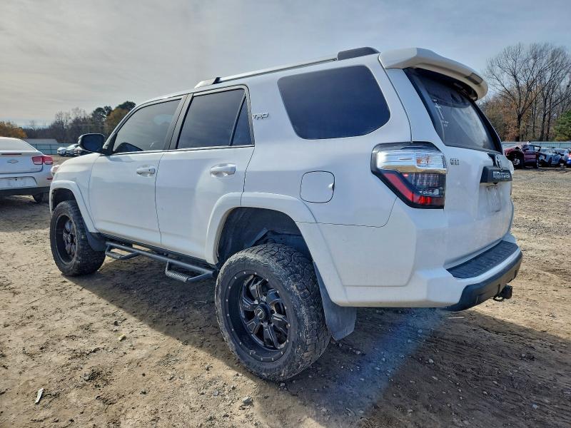 صورة رقم 2 من المزاد - 2017 TOYOTA 4RUNNER SR مع VIN JTEBU5JR0H5472801