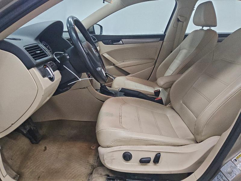 Photo 7 from auction – 2015 VOLKSWAGEN PASSAT S with VIN 1VWAS7A38FC123176