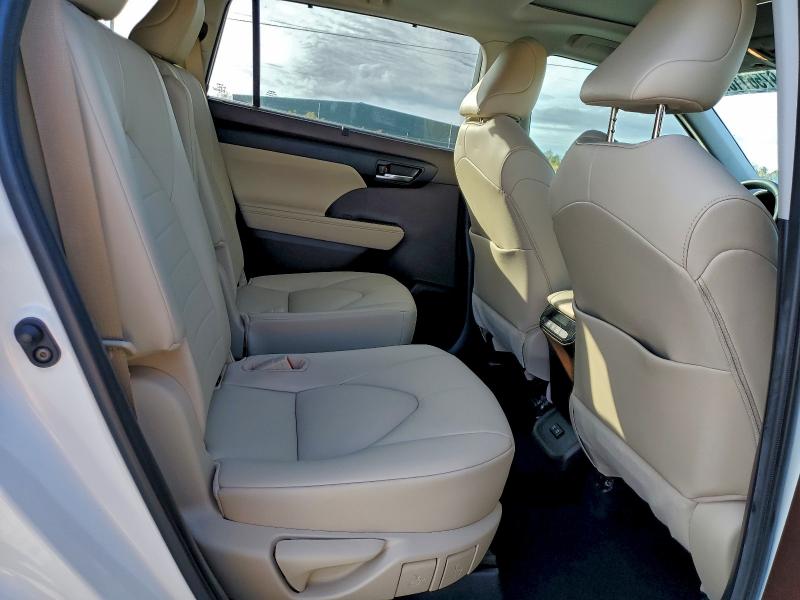 Photo 11 from auction – 2021 TOYOTA HIGHLANDER with VIN 5TDHZRAH2MS527266