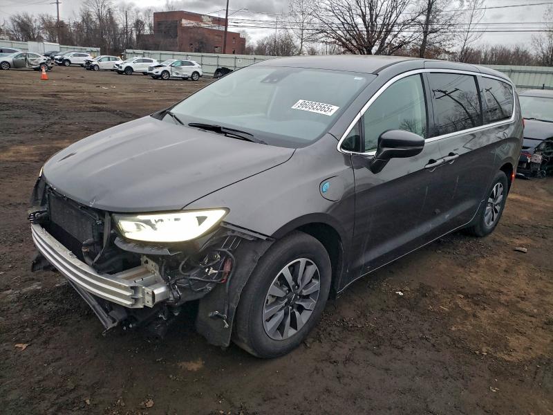 CHRYSLER PACIFICA H 2022 with VIN 2C4RC1L70NR206848 - Photo from auction