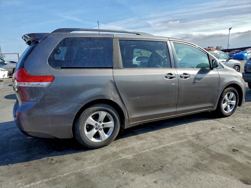 Photo 3 from auction – 2013 TOYOTA SIENNA LE with VIN 5TDKK3DC9DS324625