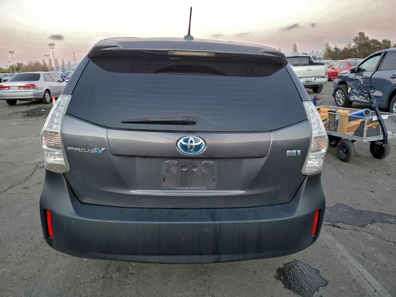 Photo 6 from auction – 2013 TOYOTA PRIUS V with VIN JTDZN3EU1D3225053