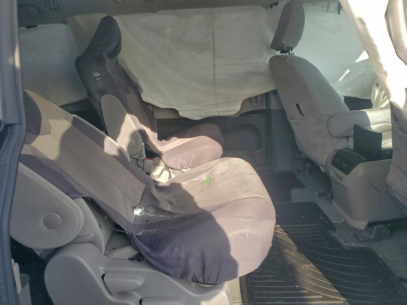 Photo 11 from auction – 2018 TOYOTA SIENNA LE with VIN 5TDKZ3DC0JS937465