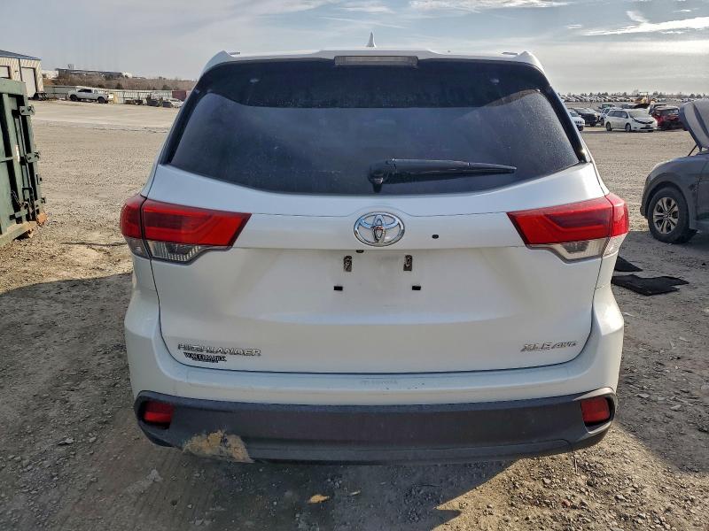 Photo 6 from auction – 2019 TOYOTA HIGHLANDER with VIN 5TDJZRFH7KS935673