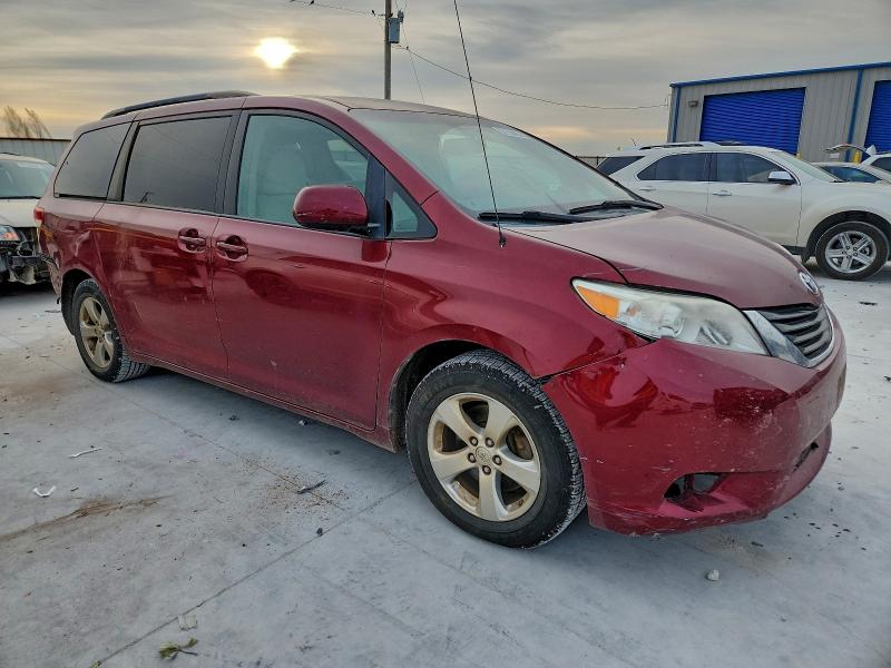 Photo 4 from auction – 2014 TOYOTA SIENNA LE with VIN 5TDKK3DC2ES445448