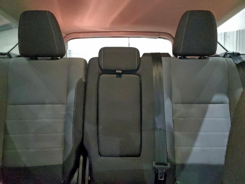 Photo 10 from auction – 2016 FORD ESCAPE with VIN 1FMCU9G99GUA32311