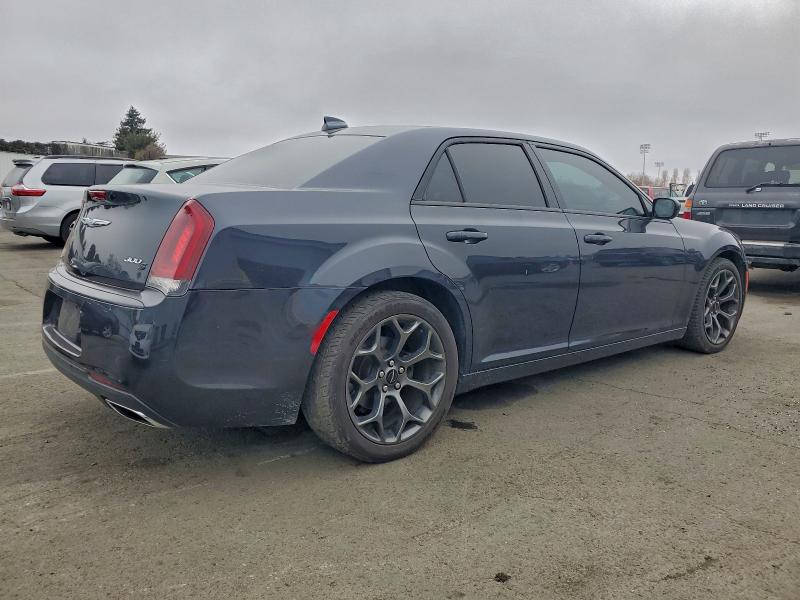 Photo 3 from auction – 2018 CHRYSLER 300 S with VIN 2C3CCABG9JH211395
