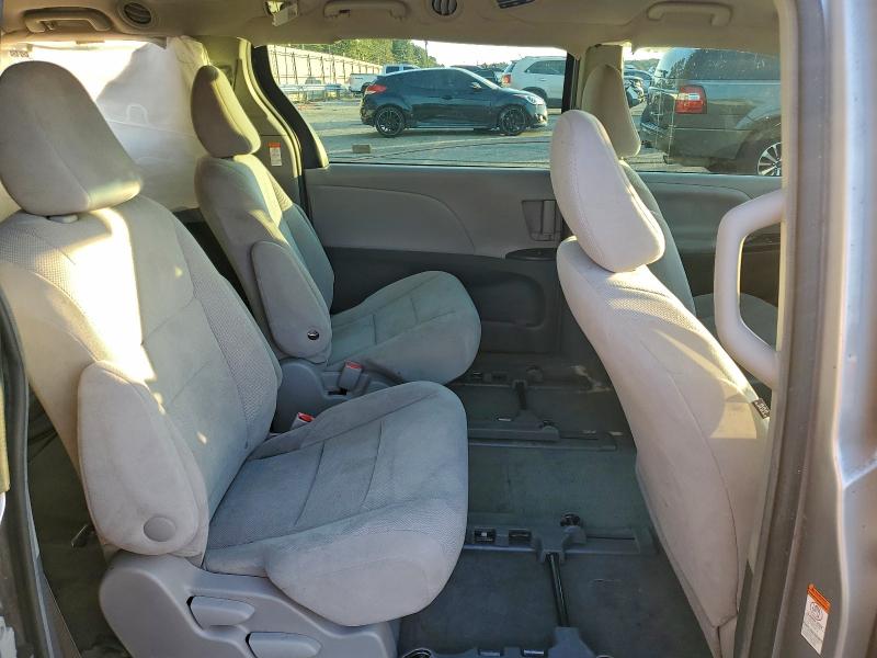 Photo 11 from auction – 2017 TOYOTA SIENNA with VIN 5TDZZ3DC2HS811407