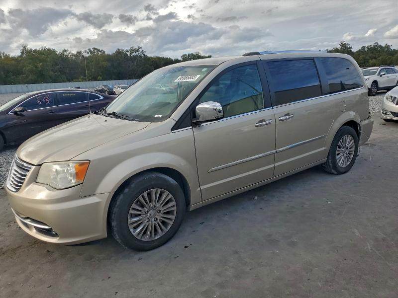 Photo 1 from auction – 2013 CHRYSLER TOWN & COU with VIN 2C4RC1GG6DR534395