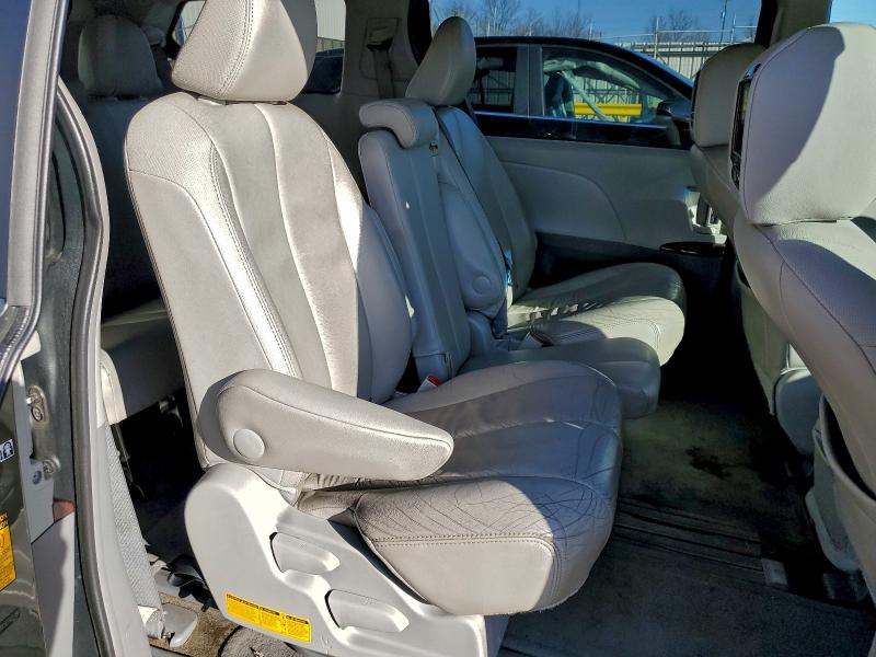 Photo 11 from auction – 2014 TOYOTA SIENNA XLE with VIN 5TDYK3DC5ES455188