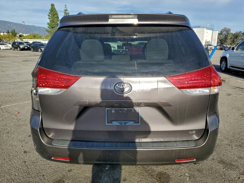 Photo 6 from auction – 2013 TOYOTA SIENNA with VIN 5TDKK3DC2DS363136