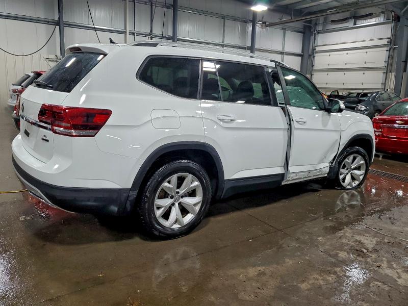 Photo 3 from auction – 2018 VOLKSWAGEN ATLAS SE with VIN 1V2KR2CA2JC533156