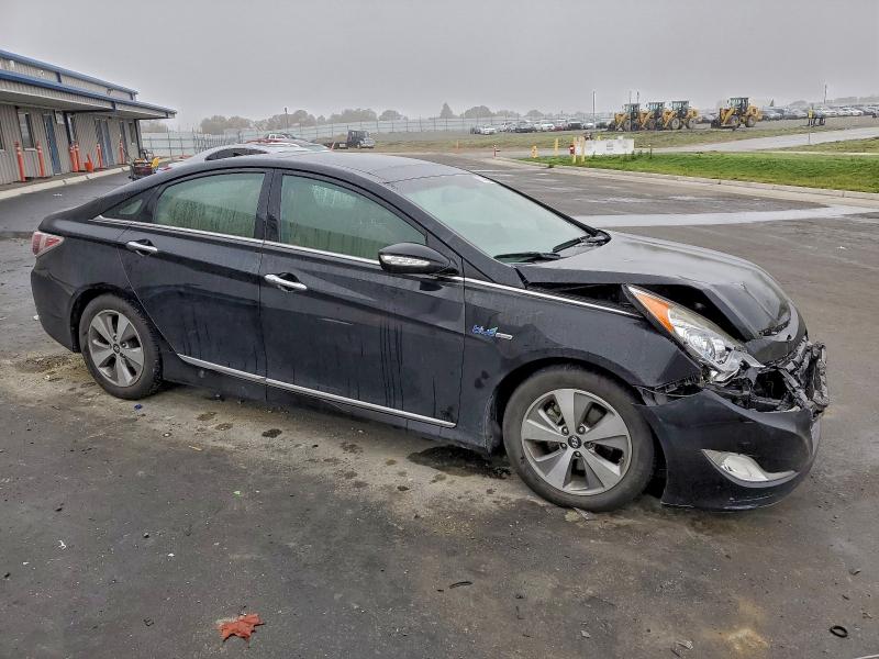 Photo 4 from auction – 2012 HYUNDAI SONATA with VIN KMHEC4A47CA045999