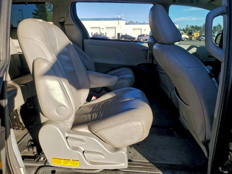 Photo 10 from auction – 2014 TOYOTA SIENNA XLE with VIN 5TDYK3DC4ES406838