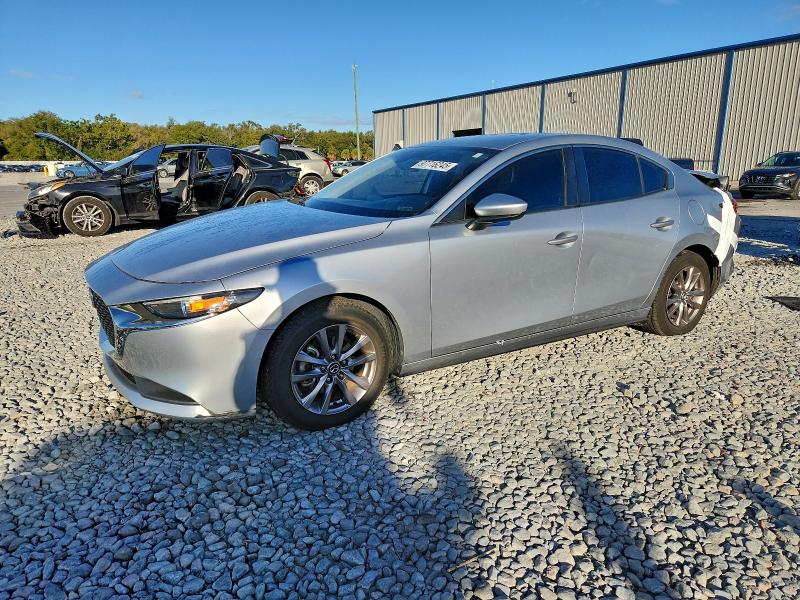MAZDA 3 2019 with VIN JM1BPABLXK1107054 - Photo from auction