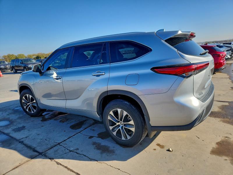 Zdjęcie 2 z aukcji – 2023 TOYOTA HIGHLANDER z VIN 5TDKDRAHXPS036730