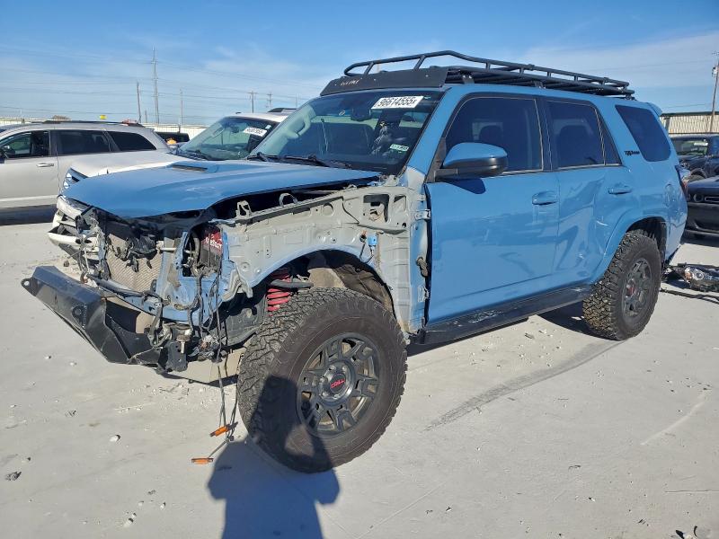 TOYOTA 4RUNNER SR 2018 with VIN JTEBU5JR5J5594835 - Photo from auction