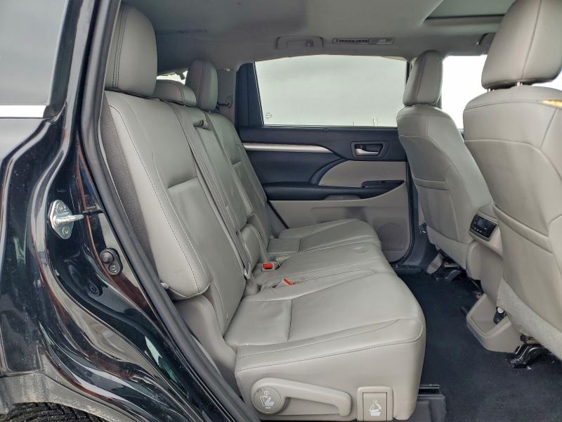 Photo 11 from auction – 2016 TOYOTA HIGHLANDER with VIN 5TDJKRFH2GS333159