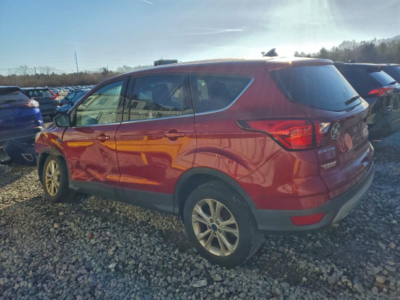 Photo 2 from auction – 2019 FORD ESCAPE SE with VIN 1FMCU9GD4KUA85222