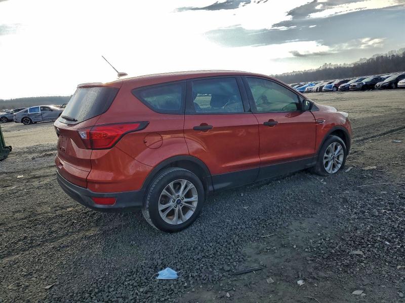 Photo 3 from auction – 2019 FORD ESCAPE S with VIN 1FMCU0F71KUC19742