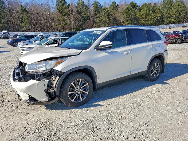 TOYOTA HIGHLANDER 2019 with VIN 5TDJZRFH3KS563250 - Photo from auction