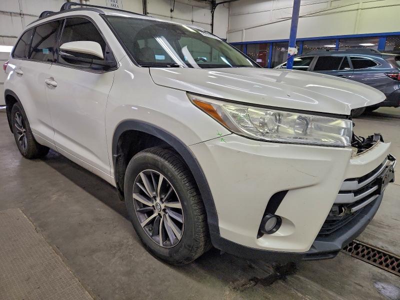 Photo 4 from auction – 2017 TOYOTA HIGHLANDER with VIN 5TDJZRFH7HS370723