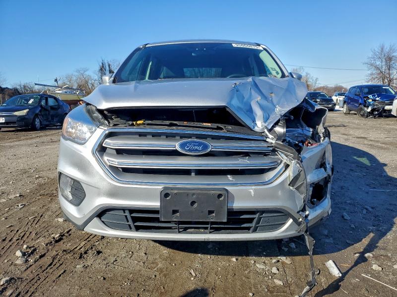 Photo 5 from auction – 2017 FORD ESCAPE with VIN 1FMCU0GD0HUE98453