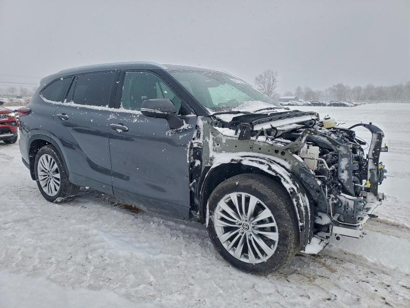 Photo 4 from auction – 2025 TOYOTA HIGHLANDER with VIN 5TDKDRBH7SS577838