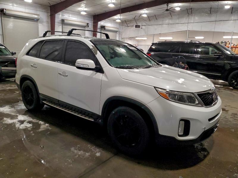 Photo 4 from auction – 2015 KIA SORENTO EX with VIN 5XYKUDA78FG562263