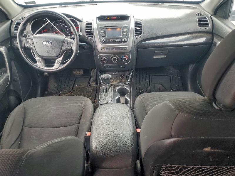Photo 8 from auction – 2015 KIA SORENTO LX with VIN 5XYKTCA67FG561349