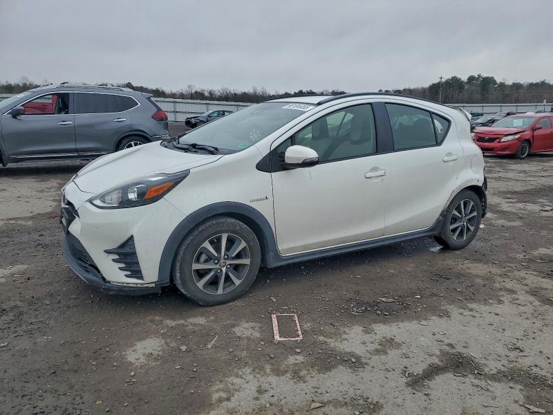 TOYOTA PRIUS C 2018 with VIN JTDKDTB33J1619726 - Photo from auction