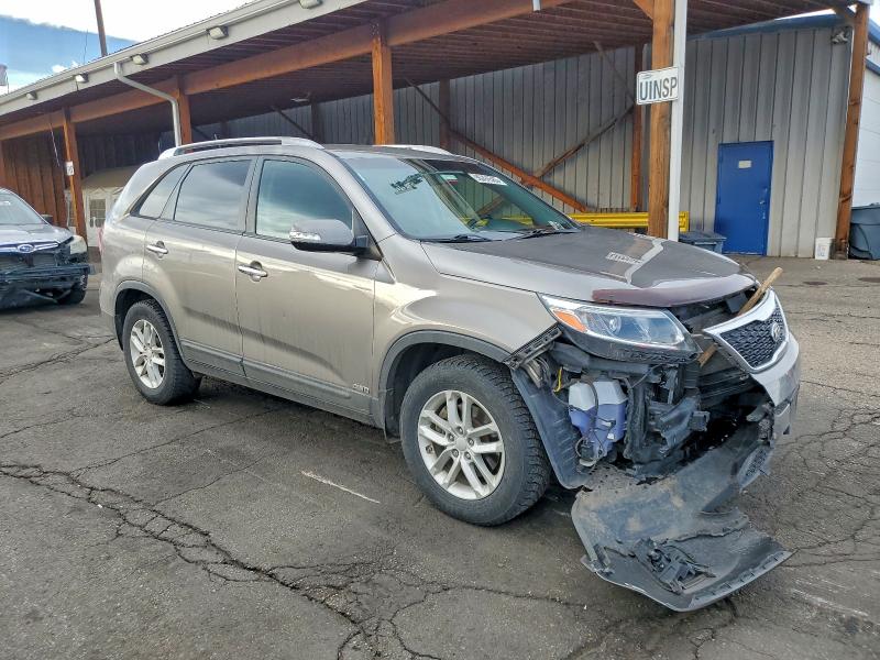 Photo 4 from auction – 2015 KIA SORENTO LX with VIN 5XYKTDA76FG564435