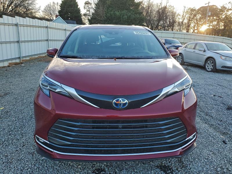 Photo 5 from auction – 2024 TOYOTA SIENNA LIM with VIN 5TDERKEC8RS217168