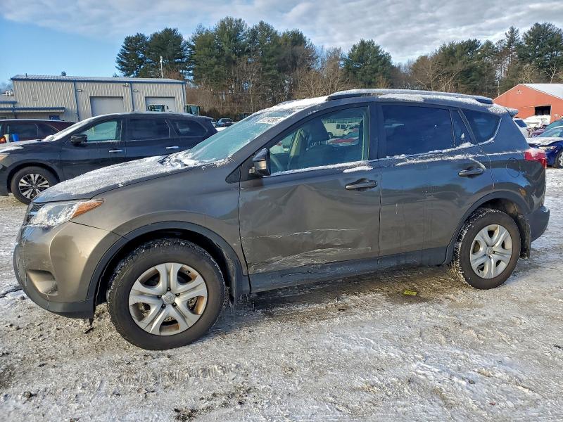 TOYOTA RAV4 LE 2015 with VIN JTMBFREV0FD173518 - Photo from auction