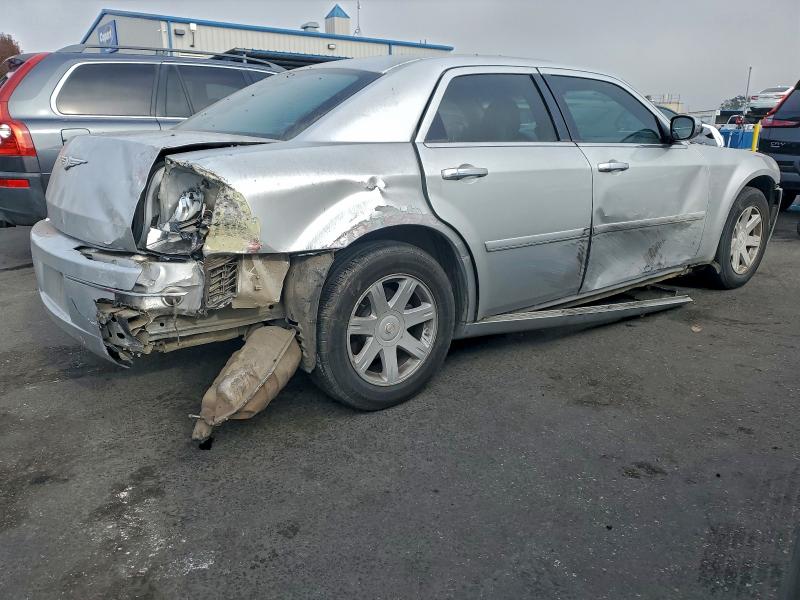 Photo 3 from auction – 2005 CHRYSLER 300 TOURIN with VIN 2C3AA53G75H142084