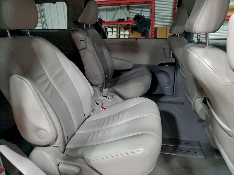 Photo 11 from auction – 2011 TOYOTA SIENNA XLE with VIN 5TDYK3DC1BS145745