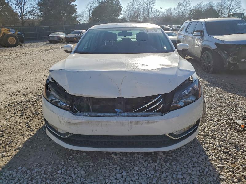 Photo 5 from auction – 2015 VOLKSWAGEN PASSAT SEL with VIN 1VWCV7A31FC076167