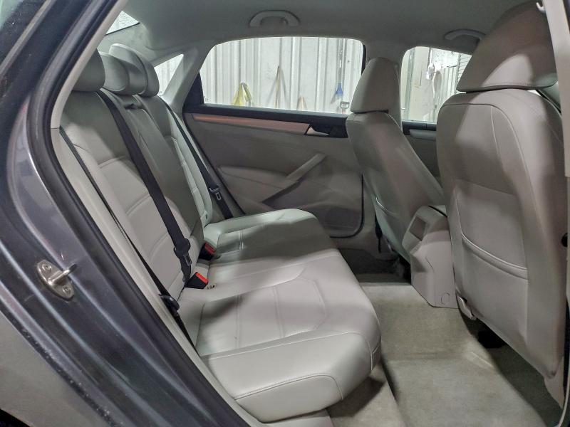 Photo 10 from auction – 2015 VOLKSWAGEN PASSAT S with VIN 1VWAT7A37FC084674