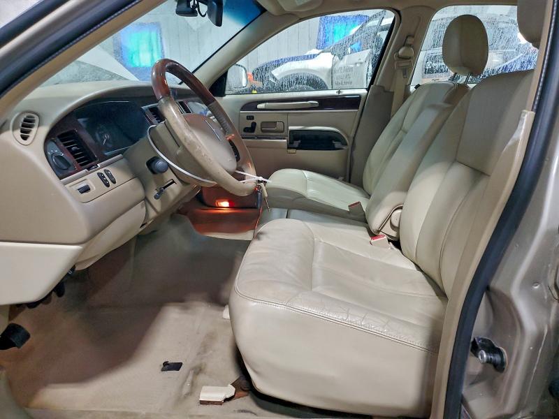 Photo 7 from auction – 2008 LINCOLN TOWN CAR S with VIN 2LNHM82W28X656183