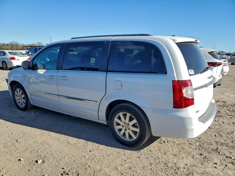 Photo 2 from auction – 2016 CHRYSLER TOWN & COU with VIN 2C4RC1BG2GR187322