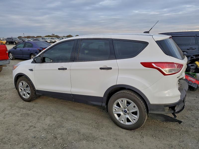 Photo 2 from auction – 2015 FORD ESCAPE S with VIN 1FMCU0F74FUB20113