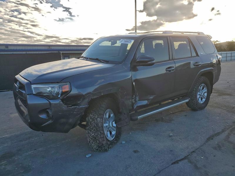 TOYOTA 4RUNNER SR 2018 with VIN JTEBU5JR8J5526349 - Photo from auction