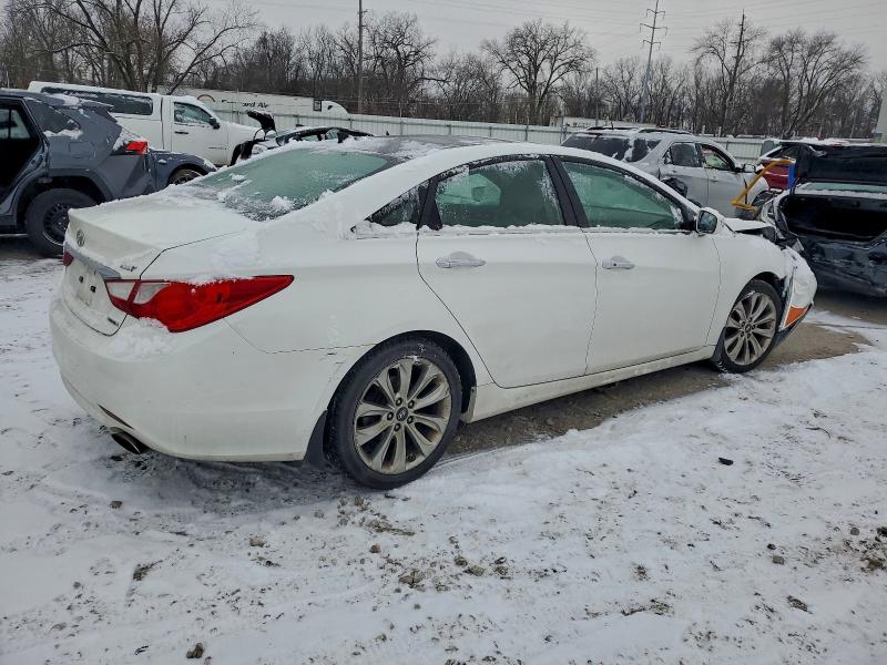 Photo 3 from auction – 2013 HYUNDAI SONATA SE with VIN 5NPEC4AB3DH573987