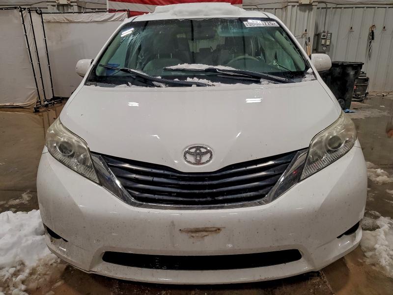 Photo 5 from auction – 2011 TOYOTA SIENNA with VIN 5TDKK3DCXBS136628